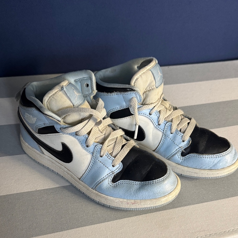 Jordan 1 Mid Ice Blue sneakers
